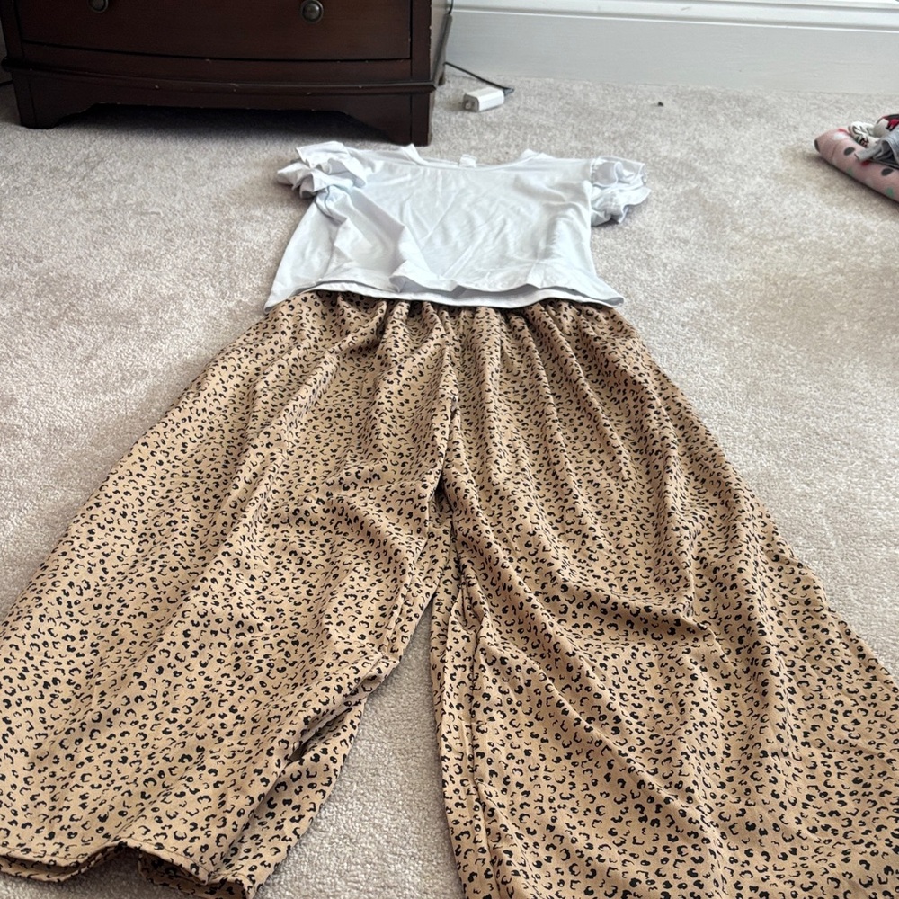 SHEIN Kids Matching Set in White and Tan Leopard Print